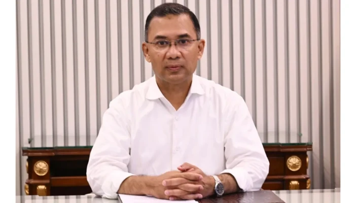 ছুটির দিনেও অফিস করলেন প্রধানমন্ত্রী