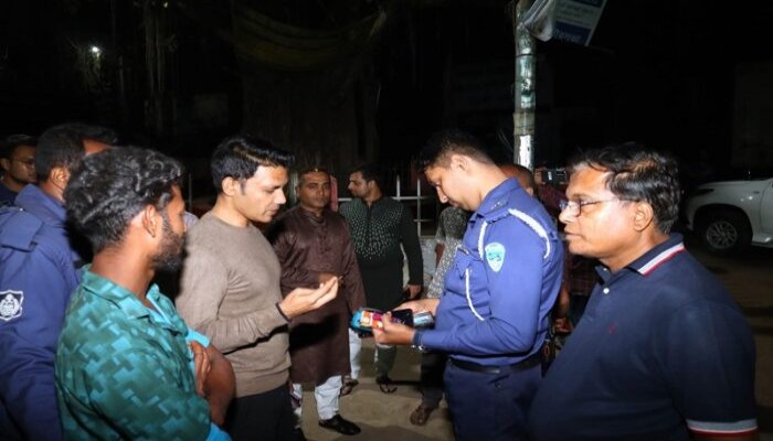 কিশোরদের রাত ১০ টার পর রাস্তায় পেলেই আইনি ব্যবস্থা নেবে পুলিশ