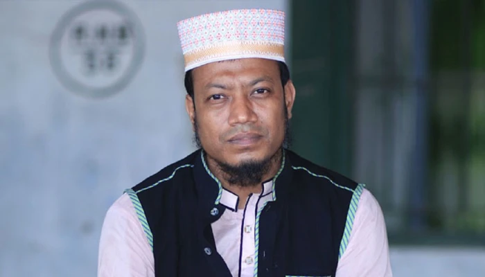 আমির হামজার বিরুদ্ধে ১০০ কোটি টাকার মানহানি মামলা