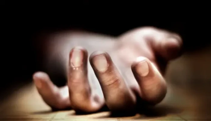 রাজধানীতে স্ত্রীকে ভিডিও কলে রেখে স্বামীর আত্মহত্যা