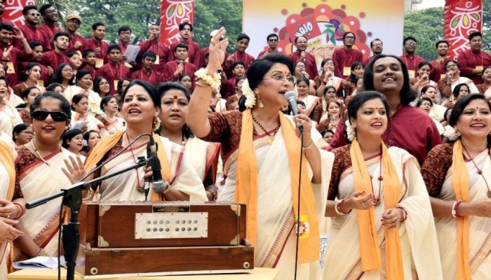 হাজারো কণ্ঠে বর্ষবরণ হল রেজওয়ানা চৌধুরী বন্যার নেতৃত্বে