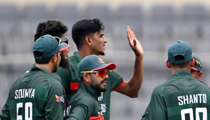 ৩২ ধাপ এগিয়েছেন নাহিদ রানা