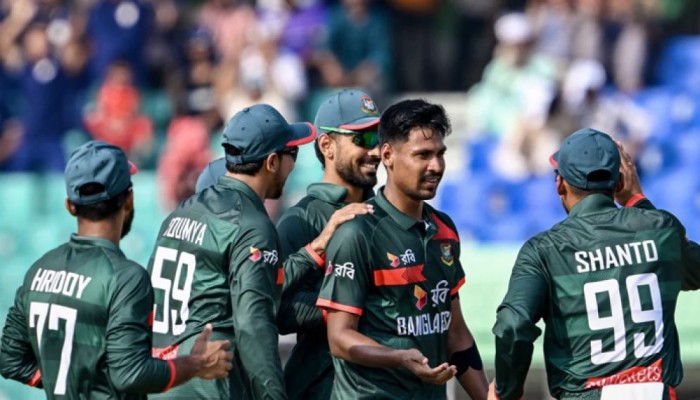 আব্বাস বোল্ড, ১২৪ রানে নেই নিউজিল্যান্ডের ৫ উইকেট