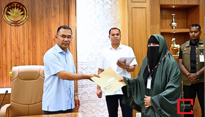জুলাইয়ের শহীদ ও আহত ১০ পরিবারের হাতে চাকরির নিয়োগপত্র তুলে দিলেন প্রধানমন্ত্রী